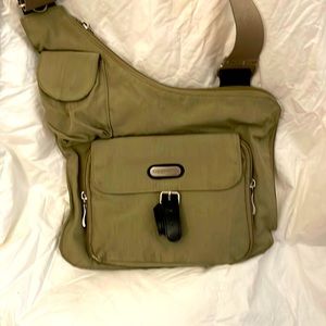 Baggallini crossbody purse, tan.